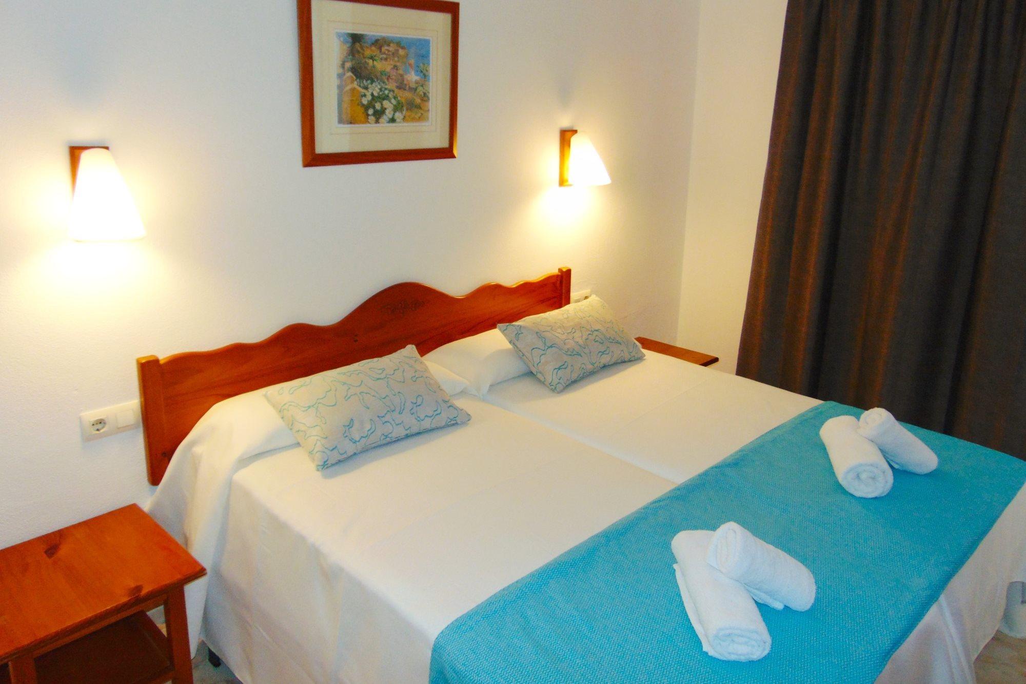 Apartamentos Moon Dreams Cabo De Banos Cala'N Blanes  ภายนอก รูปภาพ