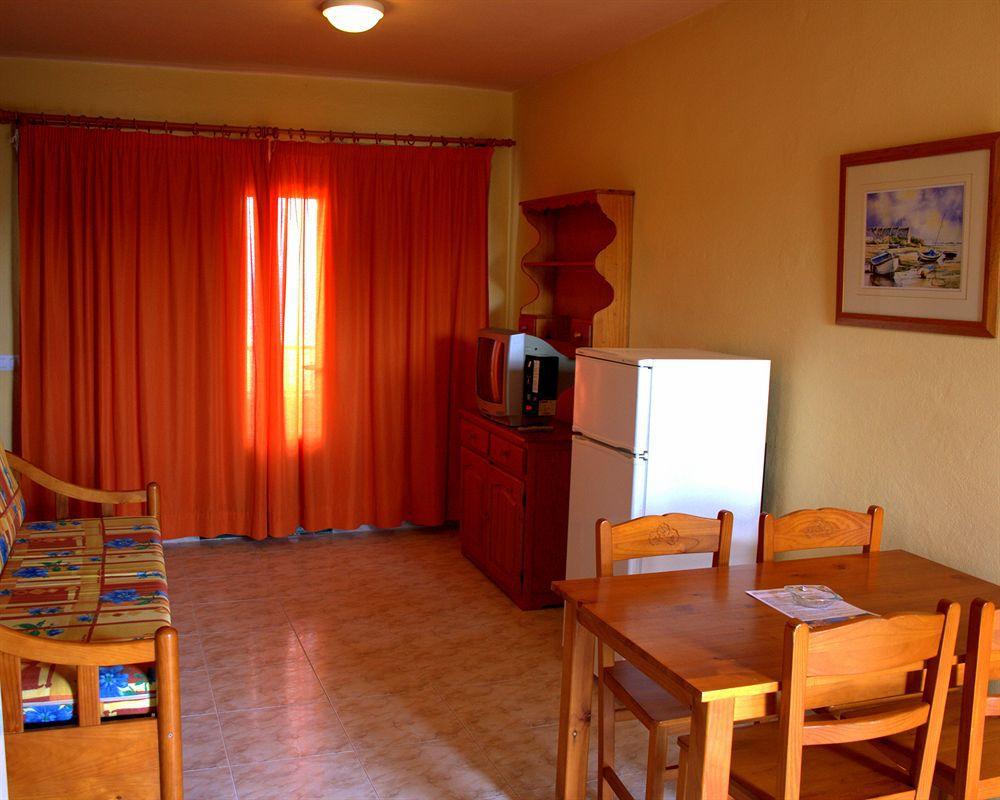 Apartamentos Moon Dreams Cabo De Banos Cala'N Blanes  ภายนอก รูปภาพ