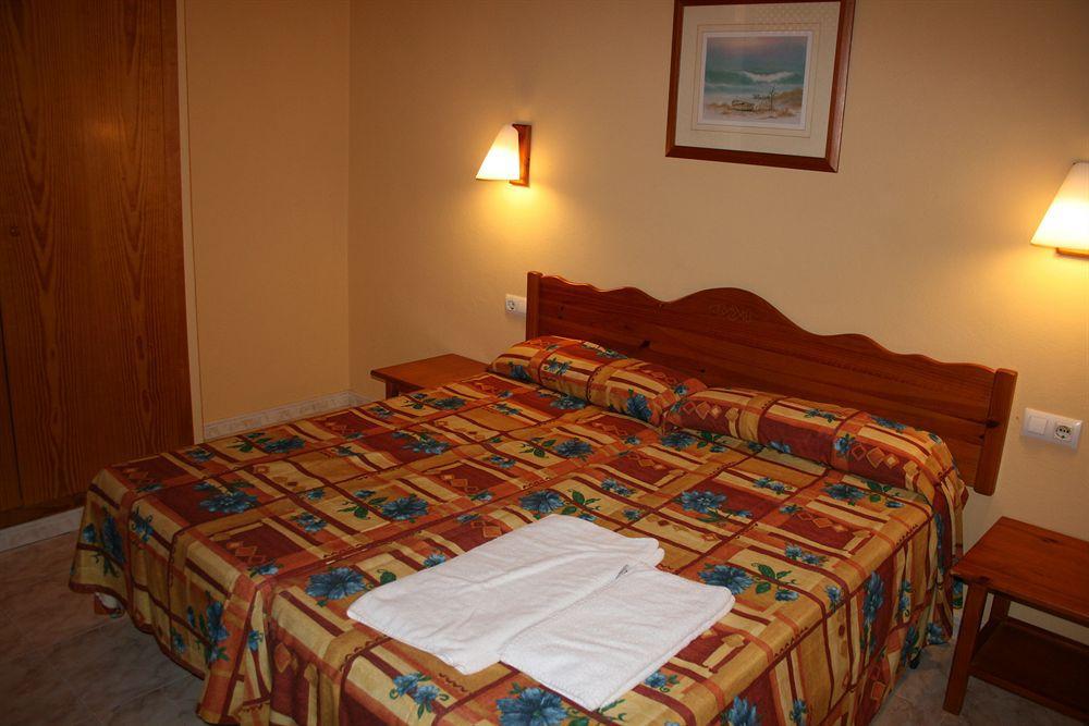 Apartamentos Moon Dreams Cabo De Banos Cala'N Blanes  ห้อง รูปภาพ