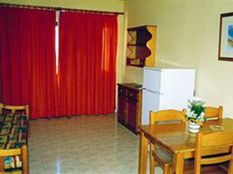 Apartamentos Moon Dreams Cabo De Banos Cala'N Blanes  ภายนอก รูปภาพ